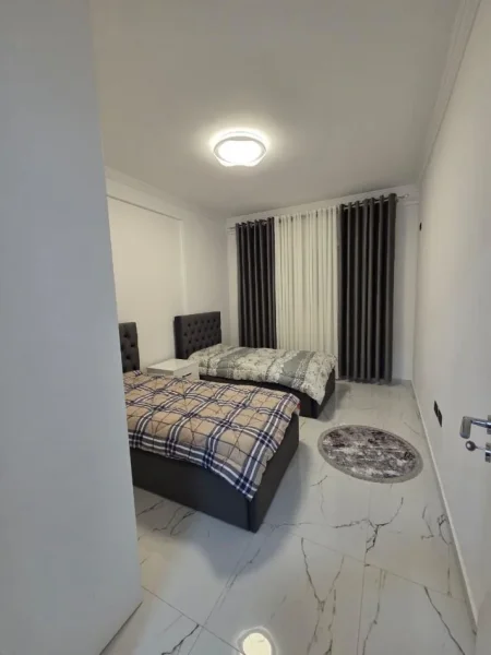 Tirane, jepet me qera apartament 2+1+post parkimi Kati 2, 100 m² 600 € (Restorant Fresku)