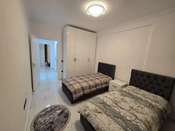 Tirane, jepet me qera apartament 2+1+post parkimi Kati 2, 100 m² 600 € (Restorant Fresku)