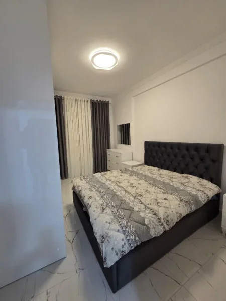 Tirane, jepet me qera apartament 2+1+post parkimi Kati 2, 100 m² 600 € (Restorant Fresku)