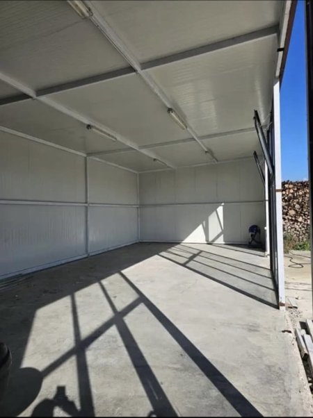 Tirane, jepet me qera ambjent biznesi , 102 m² 900 € (Kashar prane Top Channel)