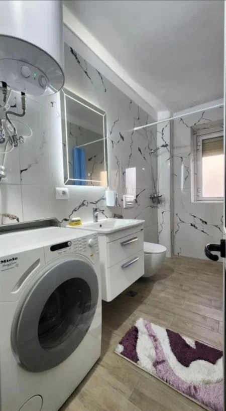 Tirane, jepet me qera apartament 1+1 Kati 3, 52 m² 500 € (qender)