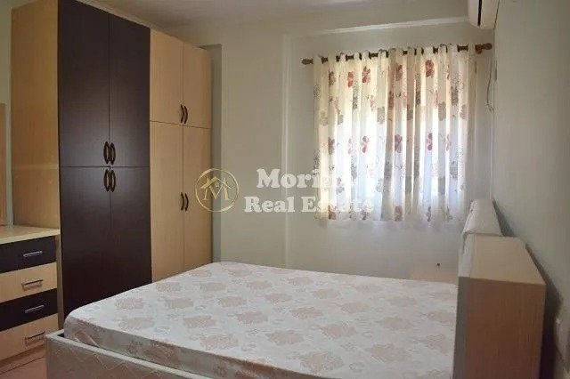 Tirane, jepet me qera apartament 3+1 Kati 5, 125 m² 650 € (Rruga 5 Maji)