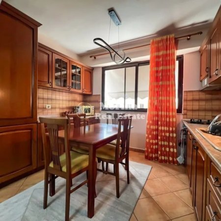 Tirane, jepet me qera apartament 2+1 Kati 3, 80 m² 700 € (Myslym Shyri)