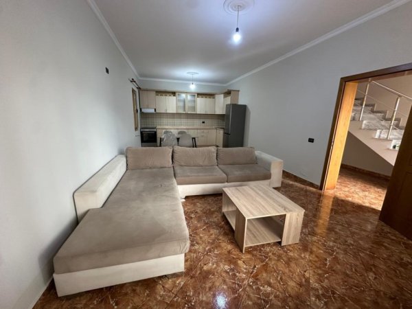 Tirane, jepet me qera apartament duplex 2+1 Kati 2, 120 m² 500 € (unaza e re)
