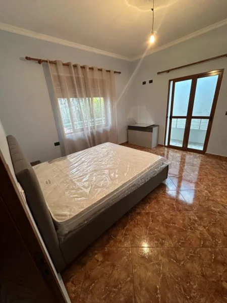Tirane, jepet me qera apartament duplex 2+1 Kati 2, 120 m² 500 € (unaza e re)