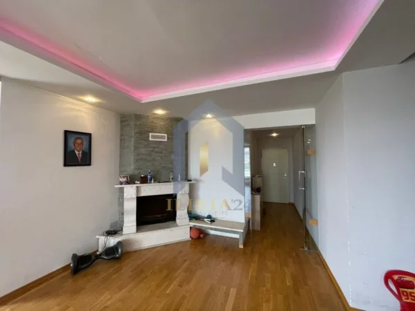 Tirane, shes apartament 3+1+Aneks+Ballkon Kati 9, 183 m² (fusha e avaicionit NDRRIM ME MAKINE 80 MIJ EURO)