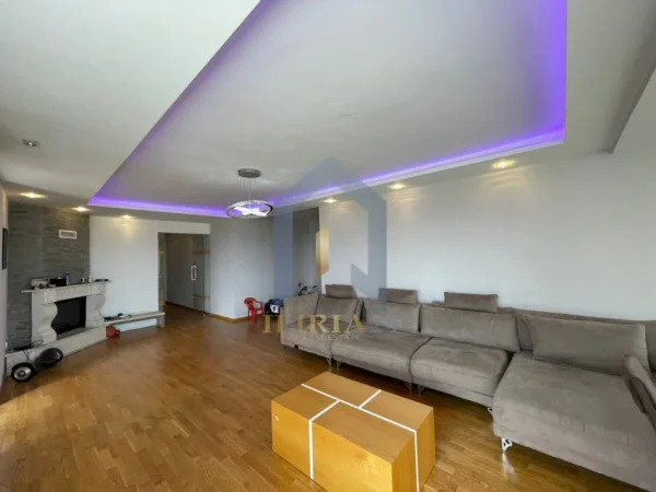 Tirane, shes apartament 3+1+Aneks+Ballkon Kati 9, 183 m² (fusha e avaicionit NDRRIM ME MAKINE 80 MIJ EURO)
