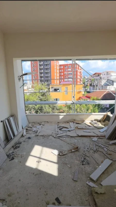 SHITET APARTAMENT 3+1 TEK SHKOLLA OSMAN MYDERIZI