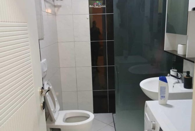 Tirane, jap me qera apartament 1+1+Ballkon Kati 4, 80 m² 1.200 € (Rruga e Kosovareve)