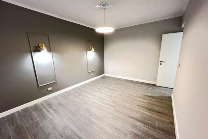 Tirane, jepet me qera zyre Kati 1, 60 m² 600 € (Shkolla E Kuqe)