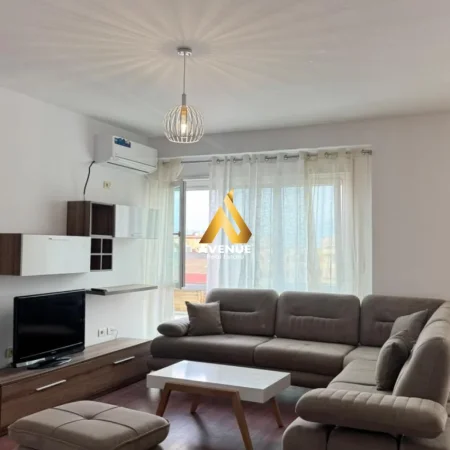 Tirane, jepet me qera apartament 1+1+Ballkon Kati 4, 90 m² 700 € (rrapo hekali)