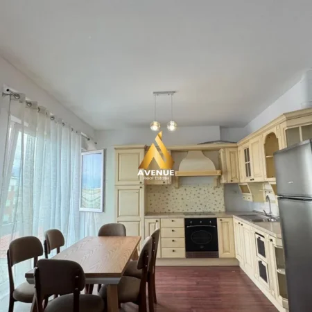 Tirane, jepet me qera apartament 1+1+Ballkon Kati 4, 90 m² 700 € (rrapo hekali)