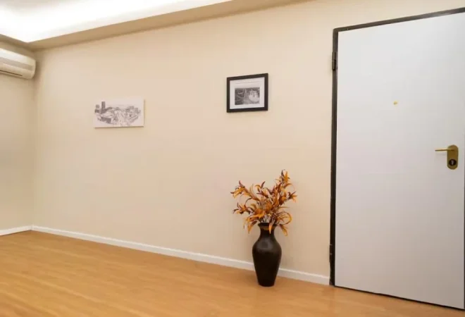 Tirane, jepet me qera ambjent biznesi Kati 1, 25 m² 480 € (pazari i ri)