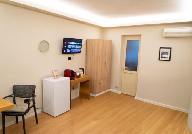 Tirane, jepet me qera ambjent biznesi Kati 1, 25 m² 480 € (pazari i ri)