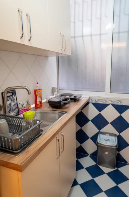 Tirane, jepet me qera ambjent biznesi Kati 1, 25 m² 480 € (pazari i ri)