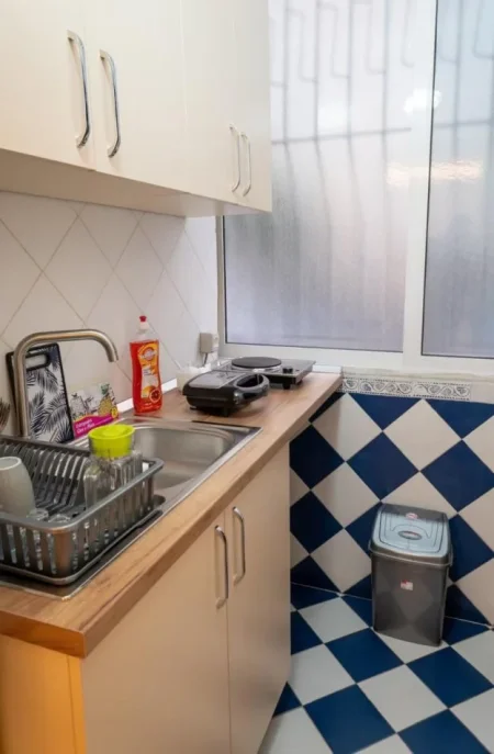 Tirane, jepet me qera ambjent biznesi Kati 1, 25 m² 480 € (pazari i ri)