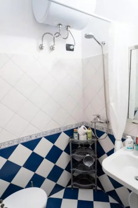 Tirane, jepet me qera ambjent biznesi Kati 1, 25 m² 480 € (pazari i ri)