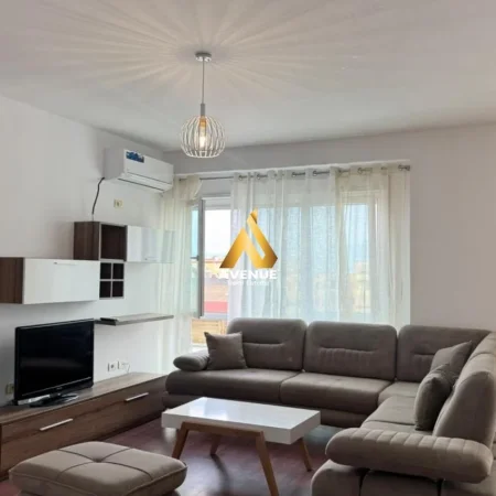 Tirane, jepet me qera apartament 2+1+Ballkon Kati 3, 100 m² 700 € (Rruga Rrapo Hekali)