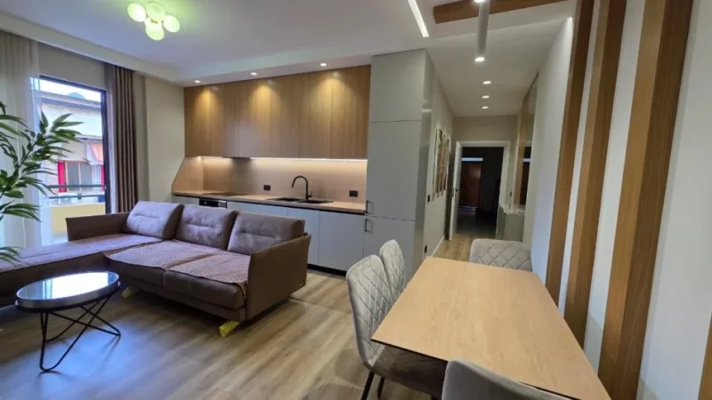 Vlore, jepet me qera apartament 1+1 Kati 4, 65 m² 400 € (Bulevardi Ismail Qemali)