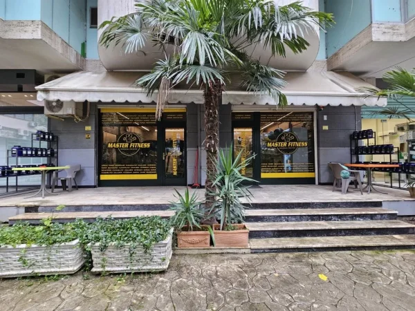 Tirane, shitet ambjent biznesi Kati 0, 102 m² 350.000 € (Ish Ekspozita, Bulevardi Zhan D`ark)