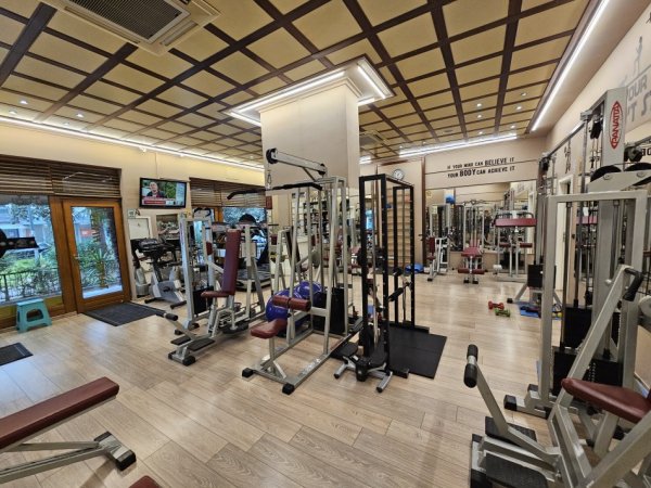 Tirane, shitet ambjent biznesi Kati 0, 102 m² 350.000 € (Ish Ekspozita, Bulevardi Zhan D`ark)