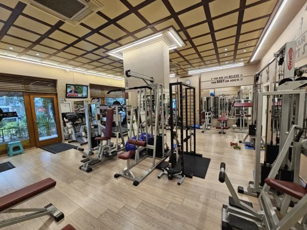 Tirane, shitet ambjent biznesi Kati 0, 102 m² 350.000 € (Ish Ekspozita, Bulevardi Zhan D`ark)