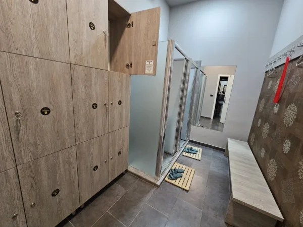 Tirane, shitet ambjent biznesi Kati 0, 102 m² 350.000 € (Ish Ekspozita, Bulevardi Zhan D`ark)