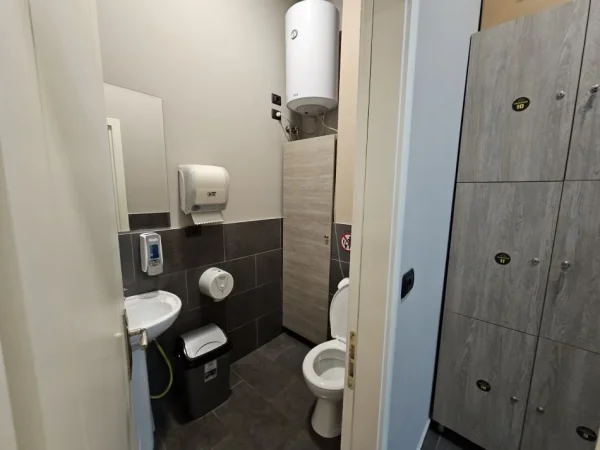 Tirane, shitet ambjent biznesi Kati 0, 102 m² 350.000 € (Ish Ekspozita, Bulevardi Zhan D`ark)