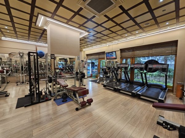 Tirane, shitet ambjent biznesi Kati 0, 102 m² 350.000 € (Ish Ekspozita, Bulevardi Zhan D`ark)