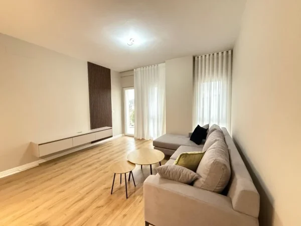 Tirane, jepet me qera apartament 1+1+Ballkon Kati 10, 70 m² 700 € (Zogu i Zi)