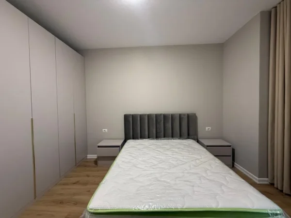 Tirane, jepet me qera apartament 1+1+Ballkon Kati 10, 70 m² 700 € (Zogu i Zi)