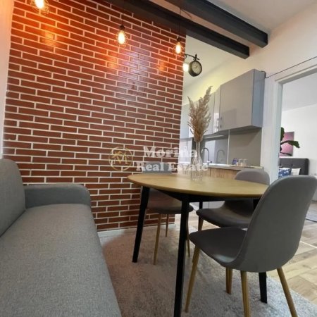 Tirane, jepet me qera apartament 1+1 Kati 3, 50 m² 600 € (Myslym Shyri)