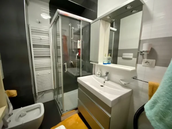 Durres, shes apartament 2+1+Ballkon Kati 7, 83 m² 300.000 € (Shkembi i Kavajes)