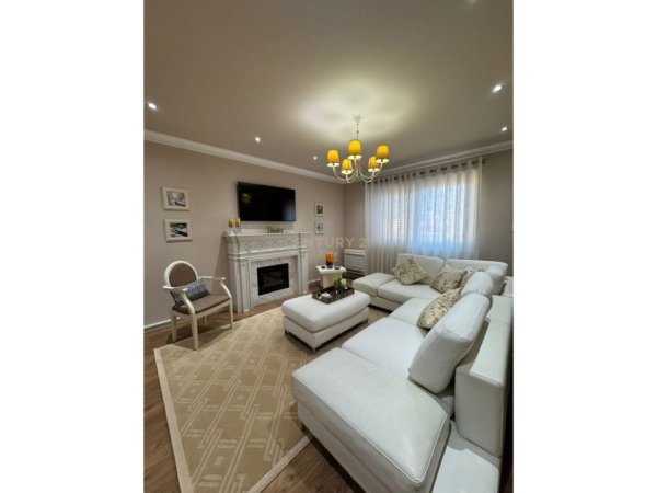 Tirane, jepet me qera apartament 2+1 Kati 6, 109 m² 1.400 € (Bllok)