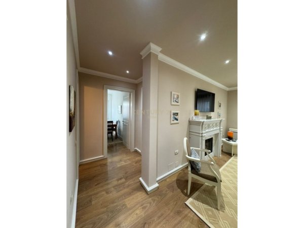 Tirane, jepet me qera apartament 2+1 Kati 6, 109 m² 1.400 € (Bllok)