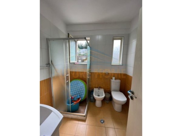 Tirane, jap me qera apartament 2+1+Ballkon Kati 2, 96 m² 450 € (FRESKU)