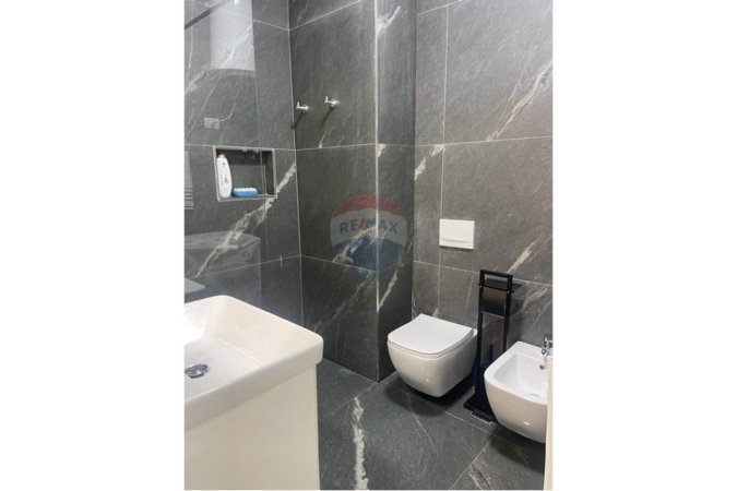 Tirane, jepet me qera apartament 1+1 , 90 m² 883 € (Komuna e Parisit, Tirane)
