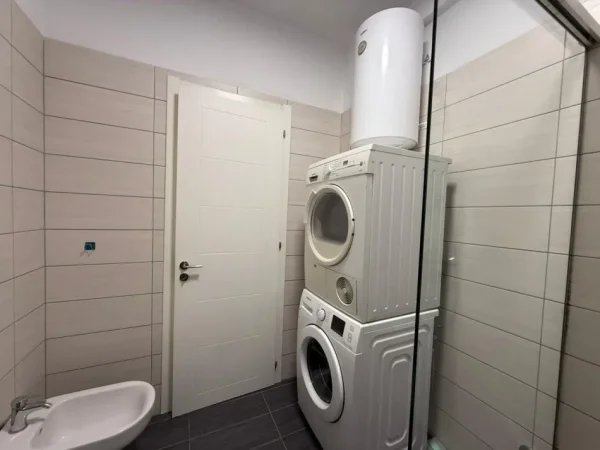 Tirane, shitet apartament 2+1+Ballkon Kati 7, 108 m² 180.000 € (Astiri)