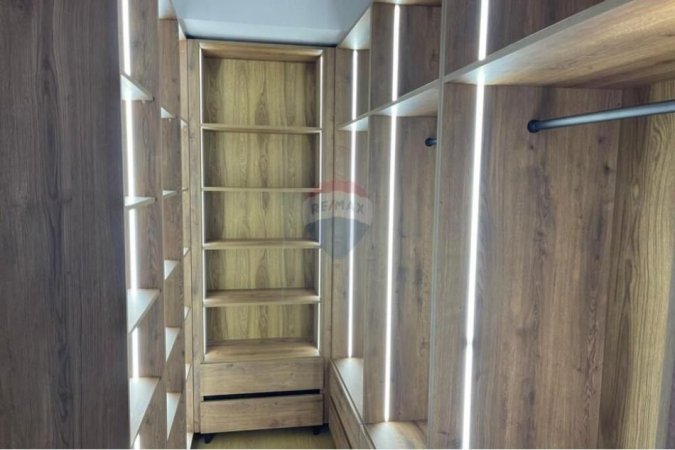 Tirane, jepet me qera apartament 2+1 Kati 1, 155 m² 1.000 € (Liqeni i thate, Tirane)