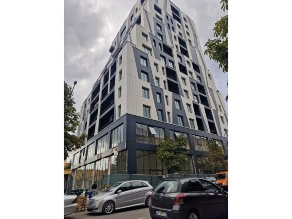 Tirane, jepet me qera ambjent biznesi Kati 0, 160 m² 5.000 € (Rruga e Barrikadave)