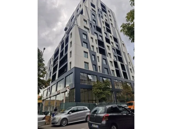 Tirane, jepet me qera ambjent biznesi Kati 0, 160 m² 5.000 € (Rruga e Barrikadave)