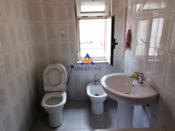 Tirane, jepet me qera apartament 3+1+Ballkon Kati 6, 126 m² 519 € 