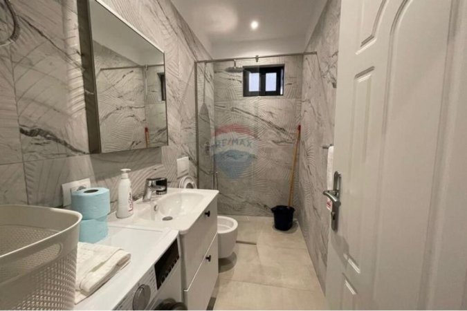 Tirane, jepet me qera apartament+verande | Penthouse 1+1+Ballkon , 142 m² 5.500 € (Rruga 5 Maji, Tirane)