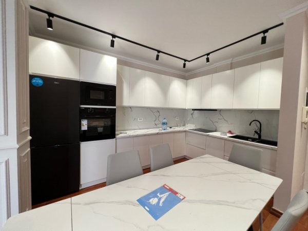 Tirane, jepet me qera apartament 2+1 Kati 9, 110 m² 1.600 € 