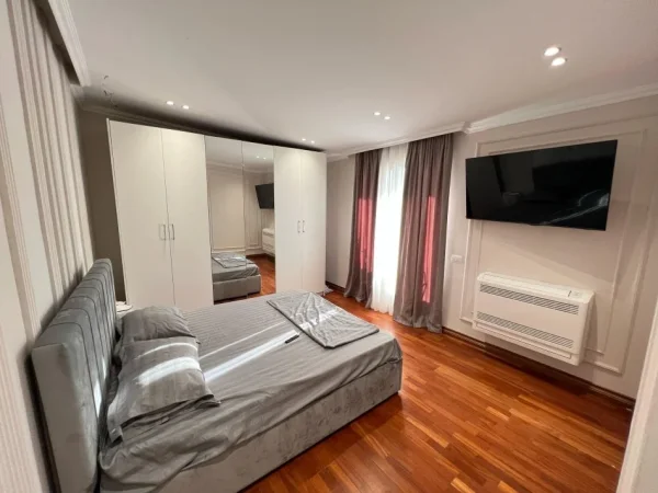 Tirane, jepet me qera apartament 2+1 Kati 9, 110 m² 1.600 € 