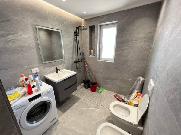 Tirane, jepet me qera apartament 2+1 Kati 9, 110 m² 1.600 € 