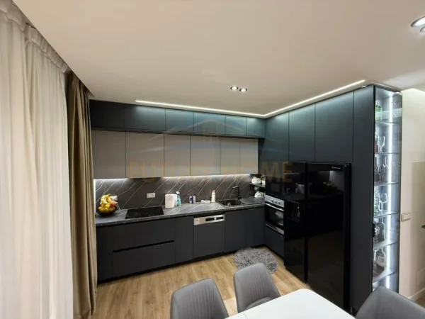 Tirane, shitet apartament 2+1 Kati 1, 117 m² 250.000 € (pranë bar “Artisti”, Unaza e Re.)