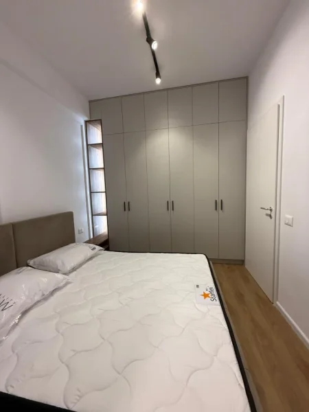 Tirane, jepet me qera apartament 1+1 Kati 5, 65 m² 550 € (ali demi)