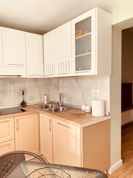 Tirane, jepet me qera apartament 2+1 Kati 3, 90 m² 650 € (Ambasada Amerikane)