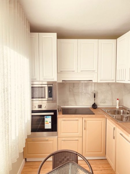 Tirane, jepet me qera apartament 2+1 Kati 3, 90 m² 650 € (Ambasada Amerikane)